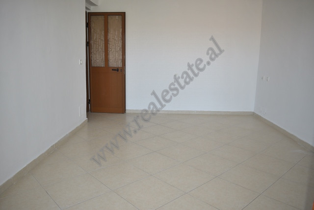 Apartment for office or residence on Njazi Meka street.
It is located on the fourth floor of an old
